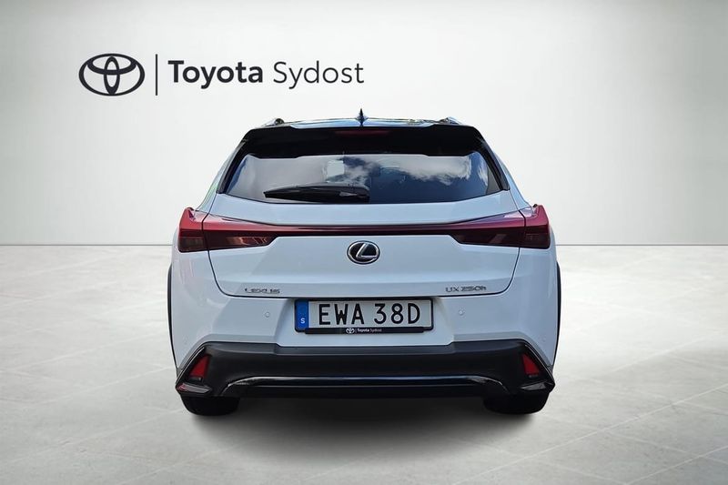 Lexus UX bild 4