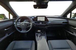 Lexus UX bild 8