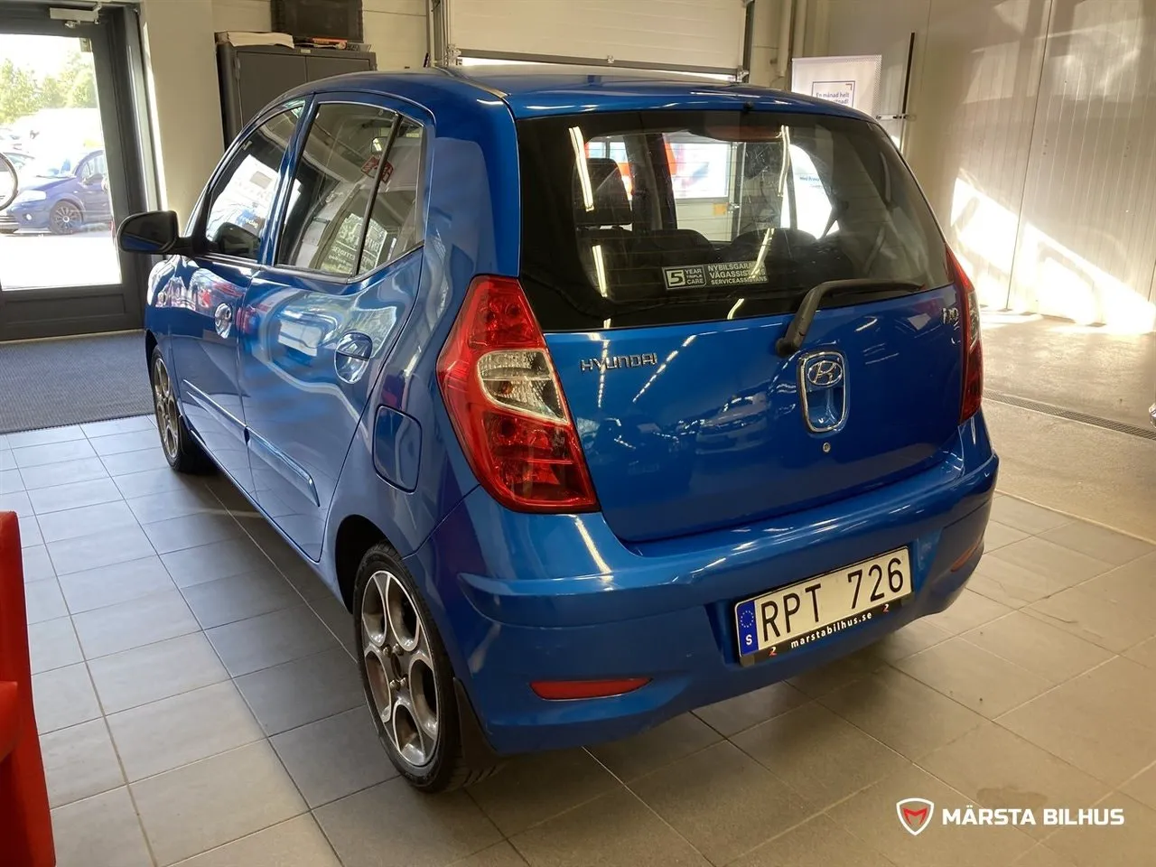 Vehicle image 3