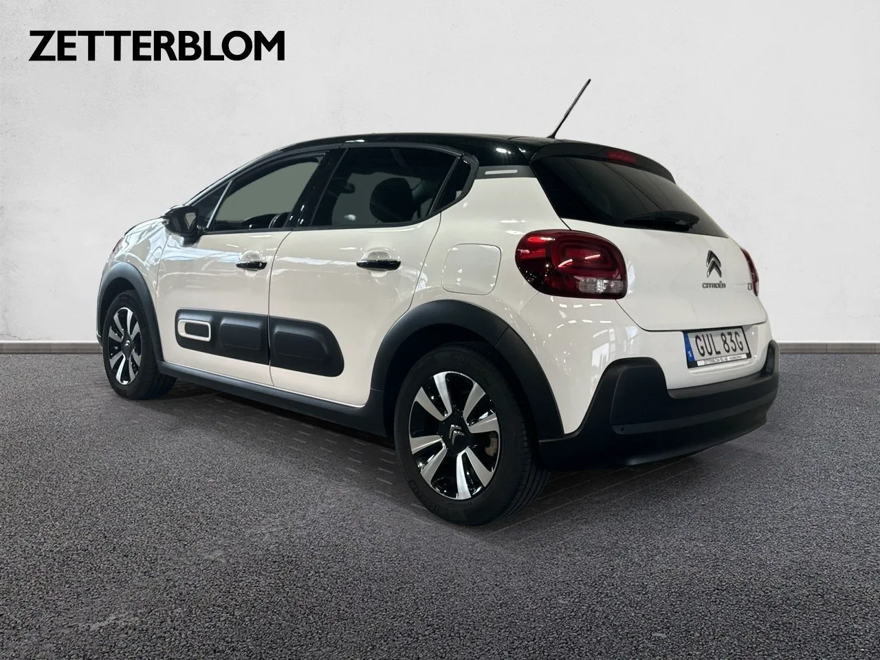 Vehicle image 4