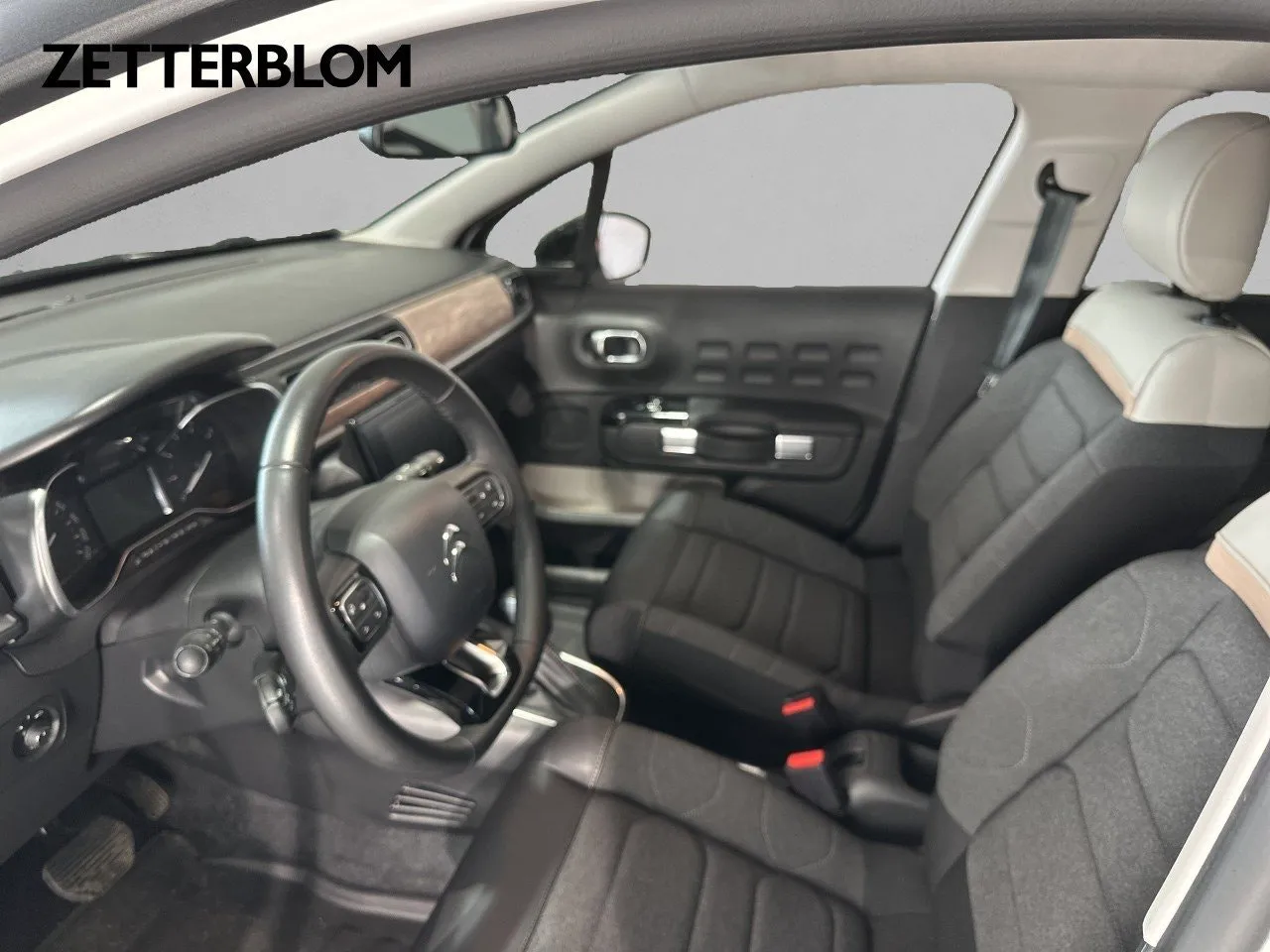 Vehicle image 14
