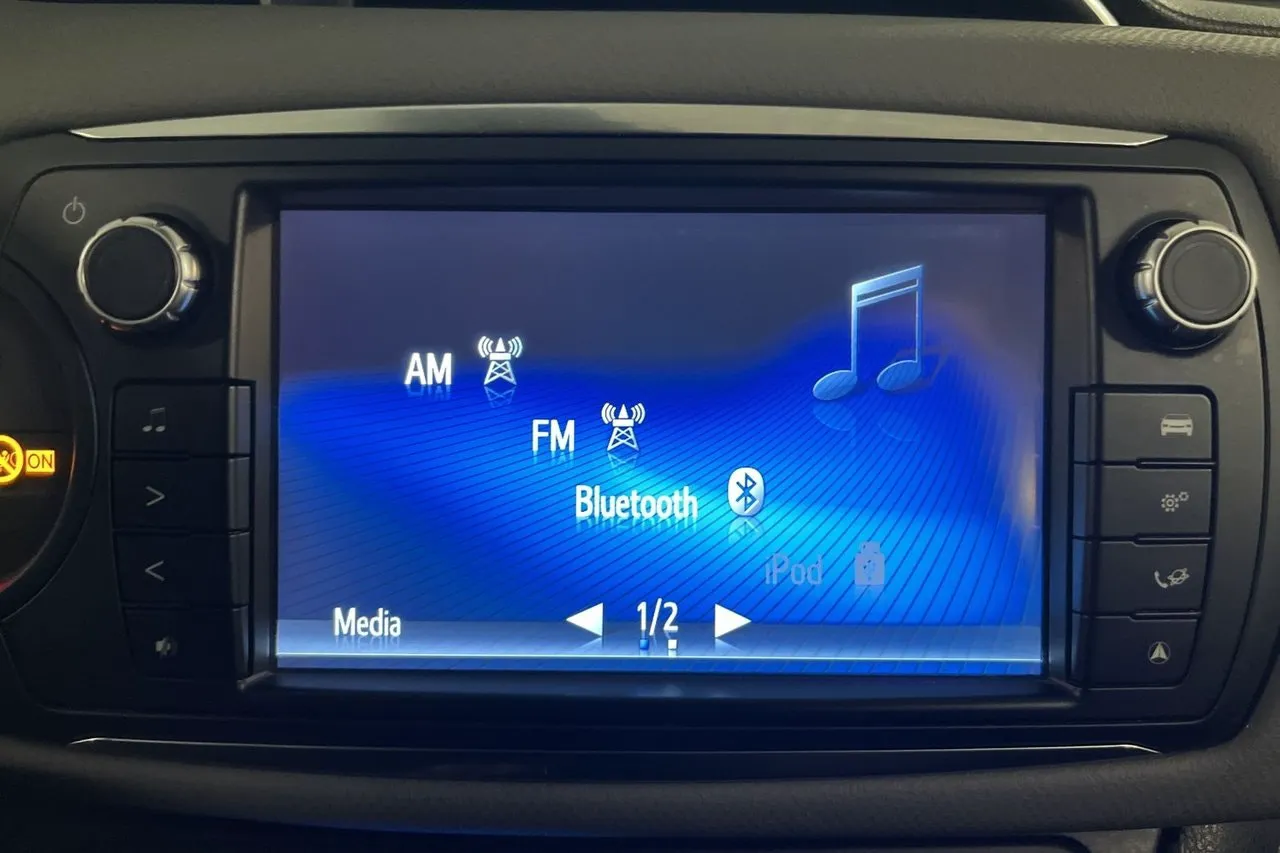 Vehicle image 16