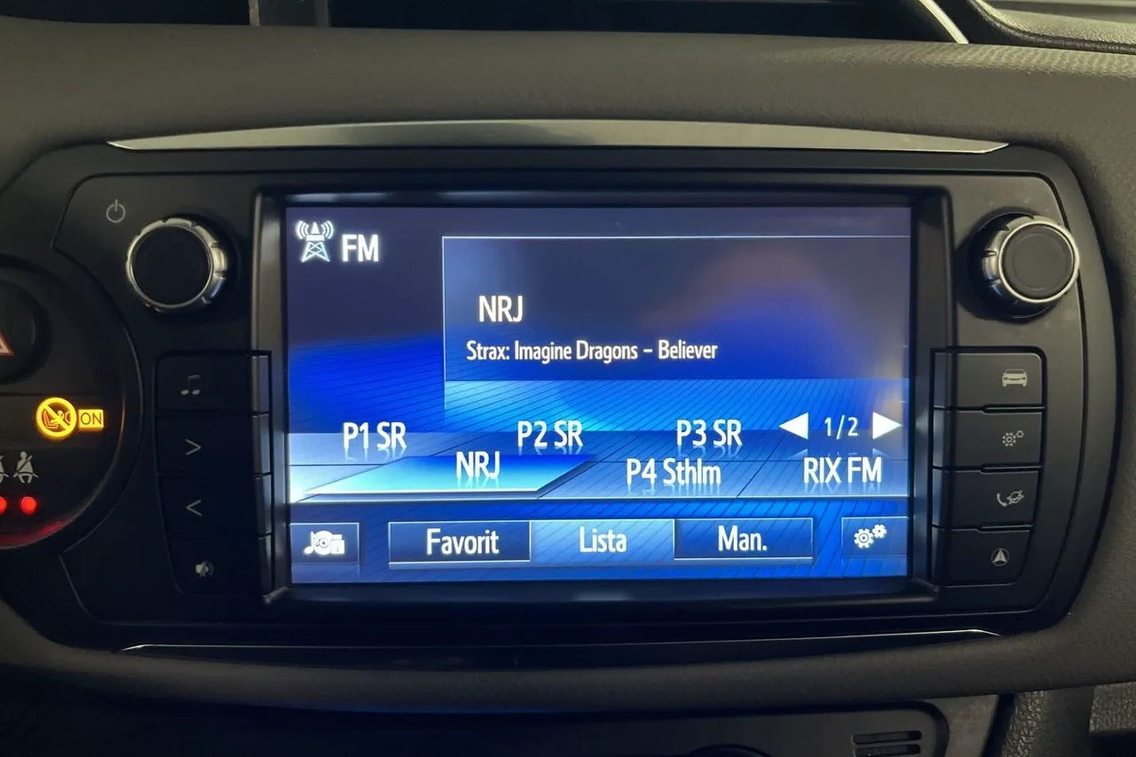 Vehicle image 15