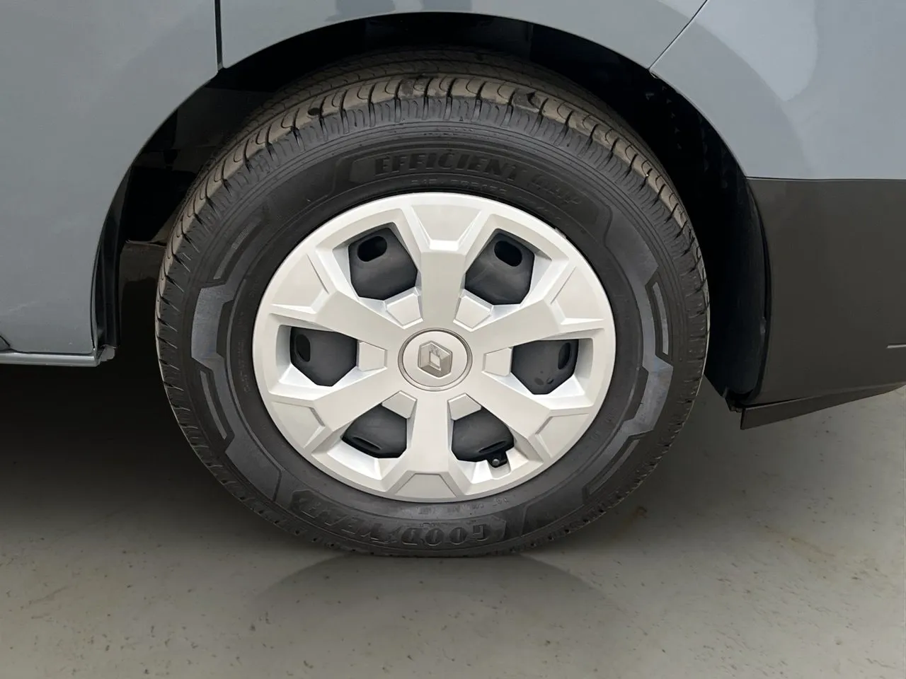 Vehicle image 32
