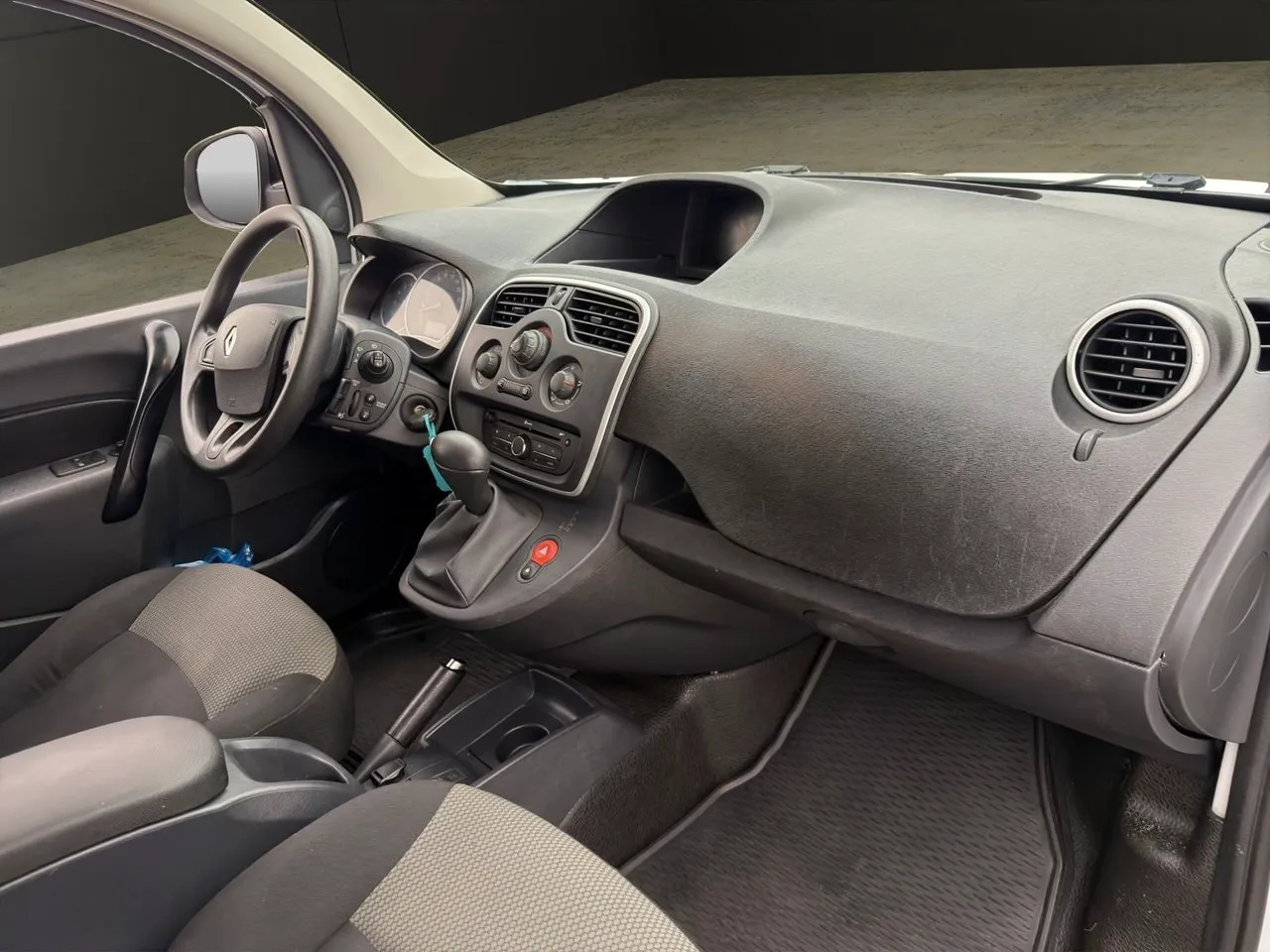 Vehicle image 25