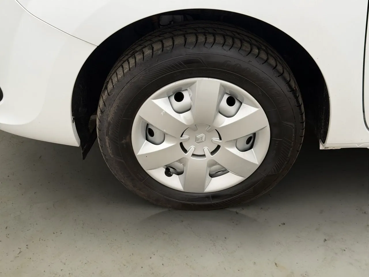 Vehicle image 26