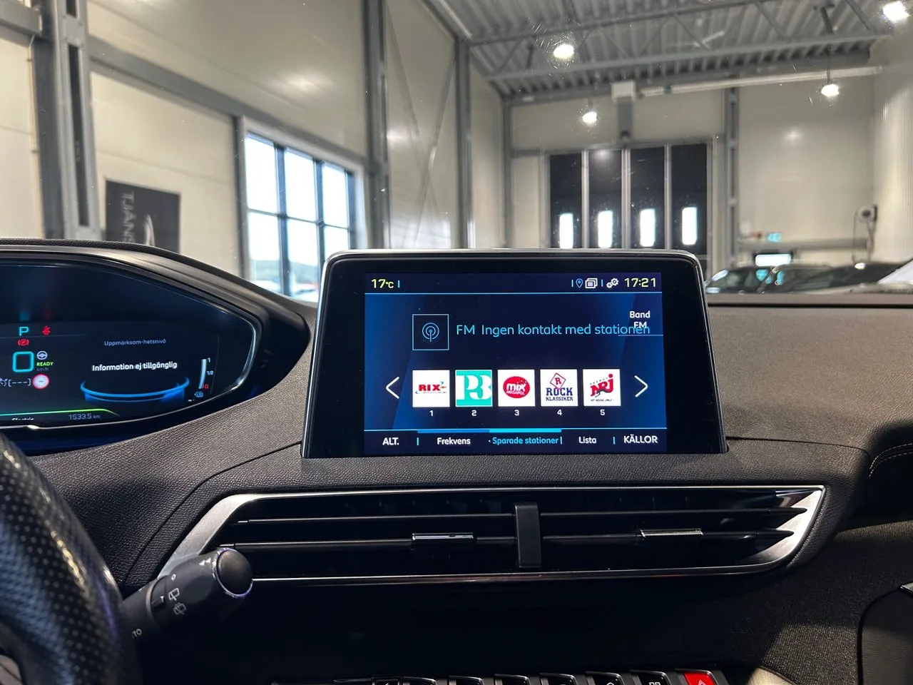 Vehicle image 15