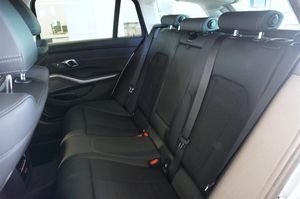 BMW 330 bild 11