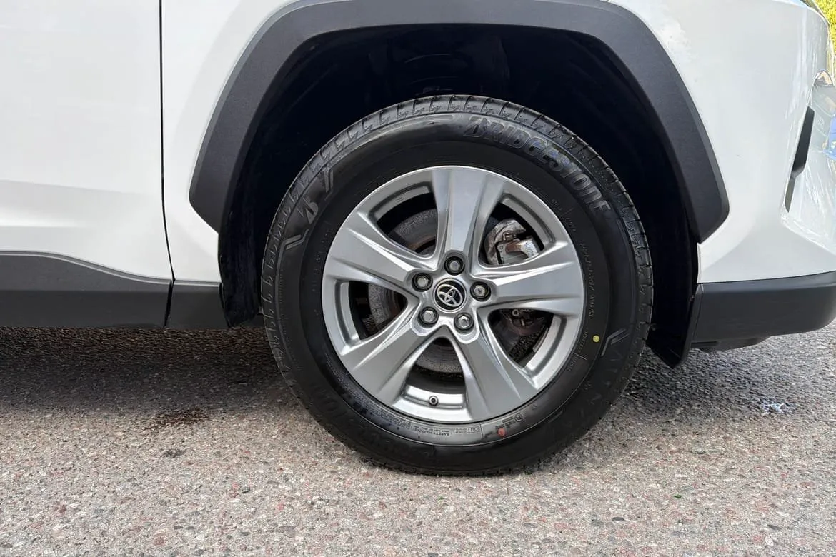 Vehicle image 16