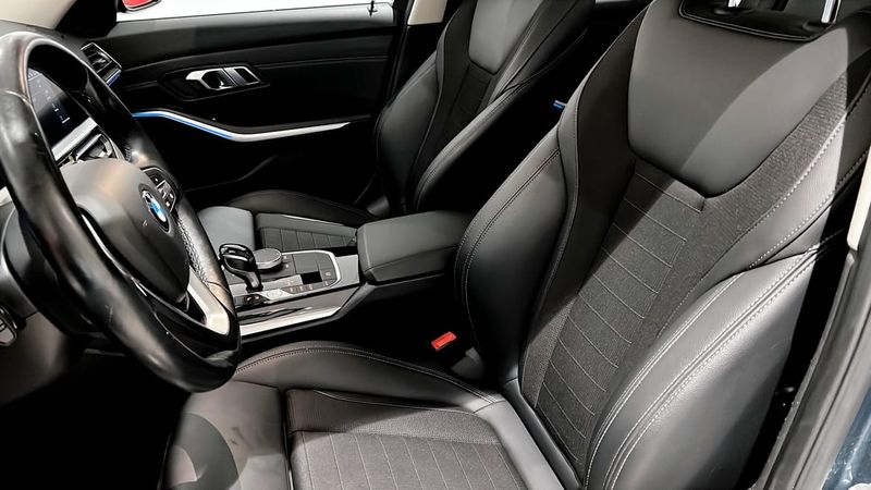 BMW 330 bild 8