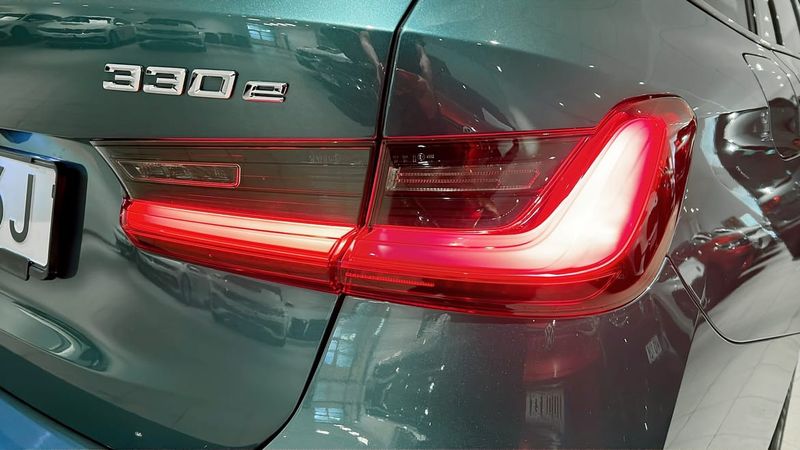 BMW 330 bild 16