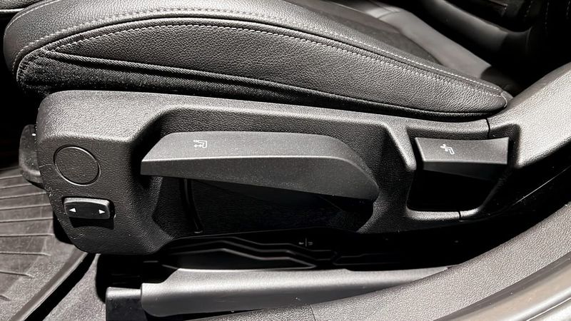 BMW 330 bild 18