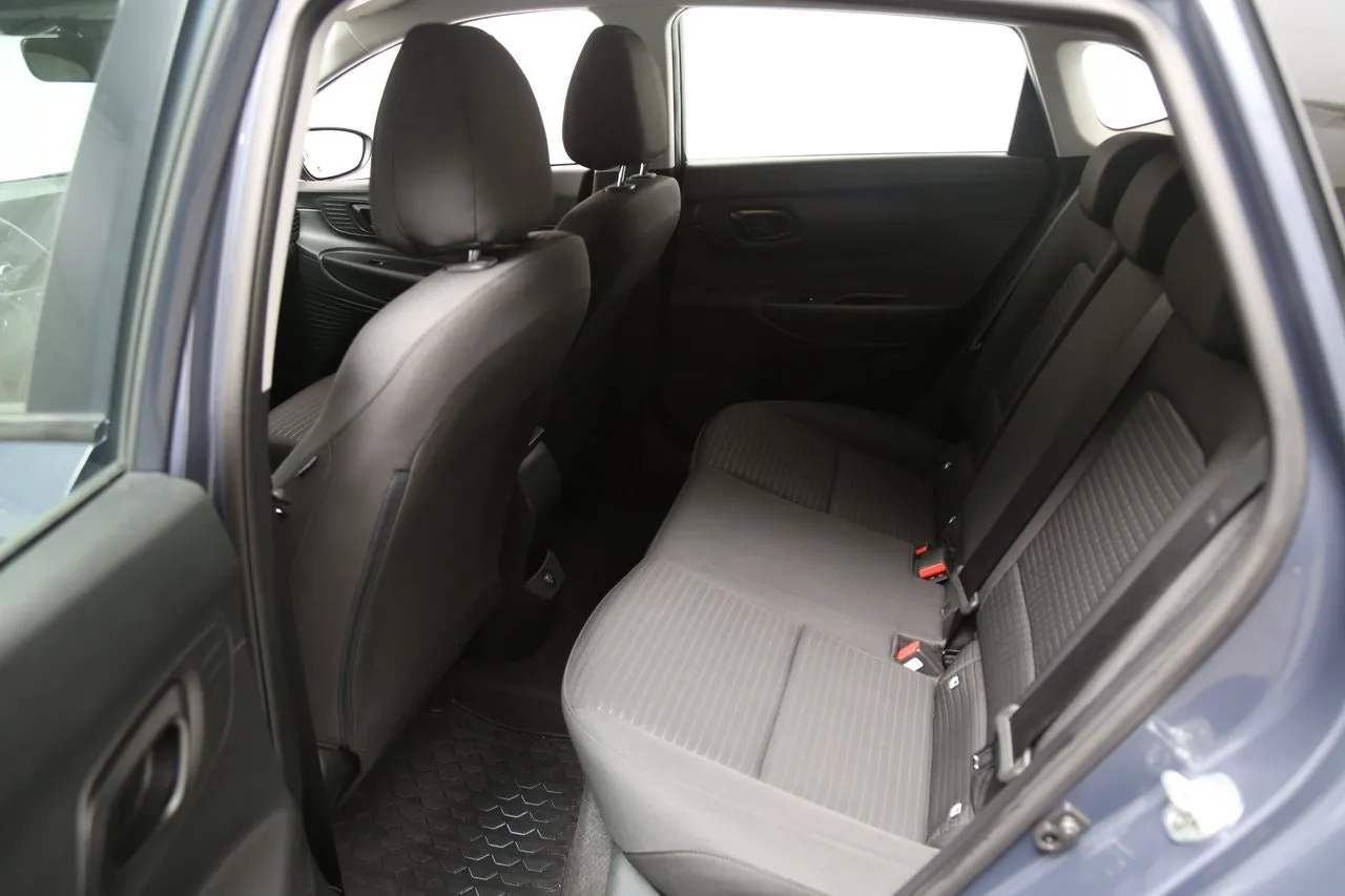 Vehicle image 21