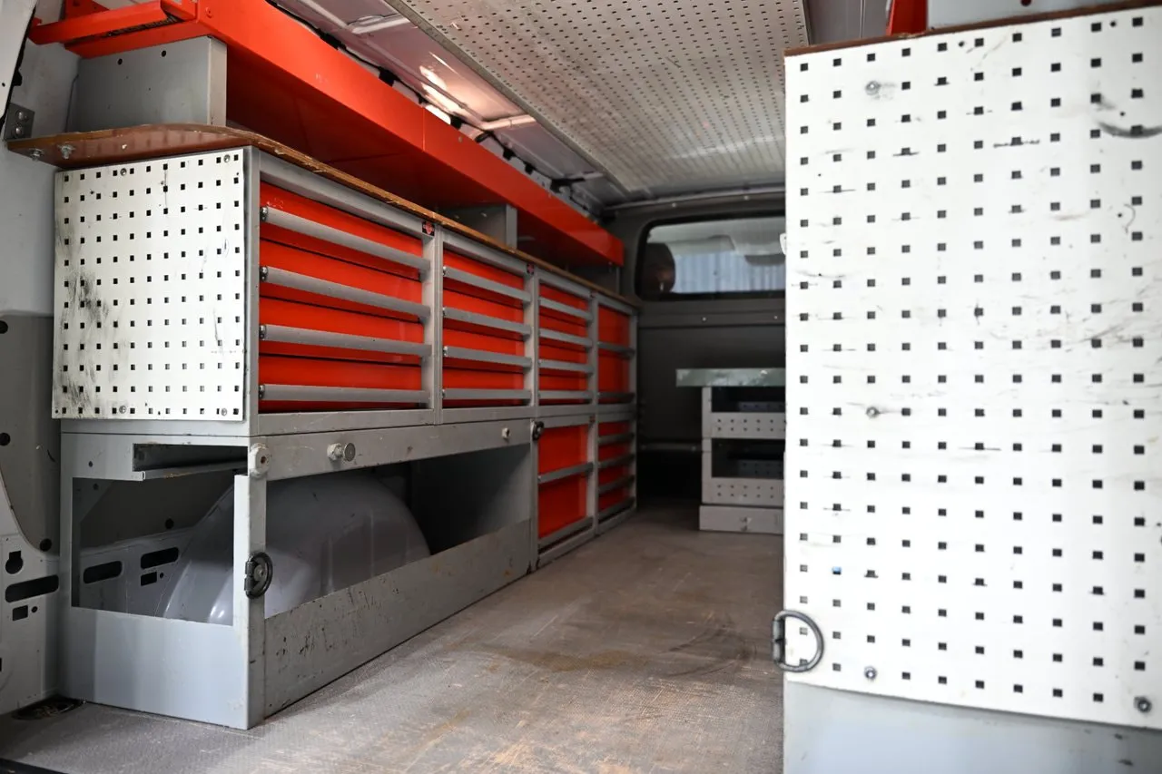 Vehicle image 15