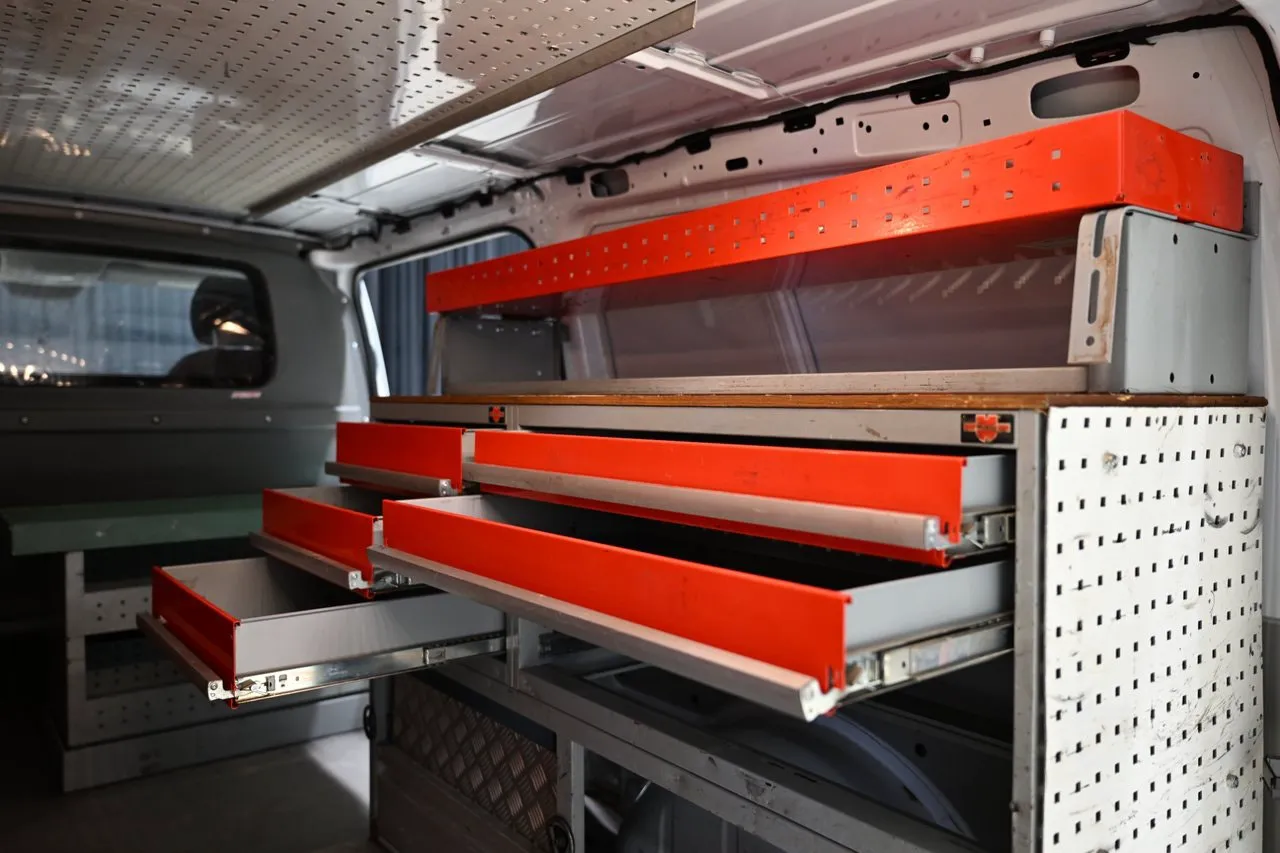 Vehicle image 18
