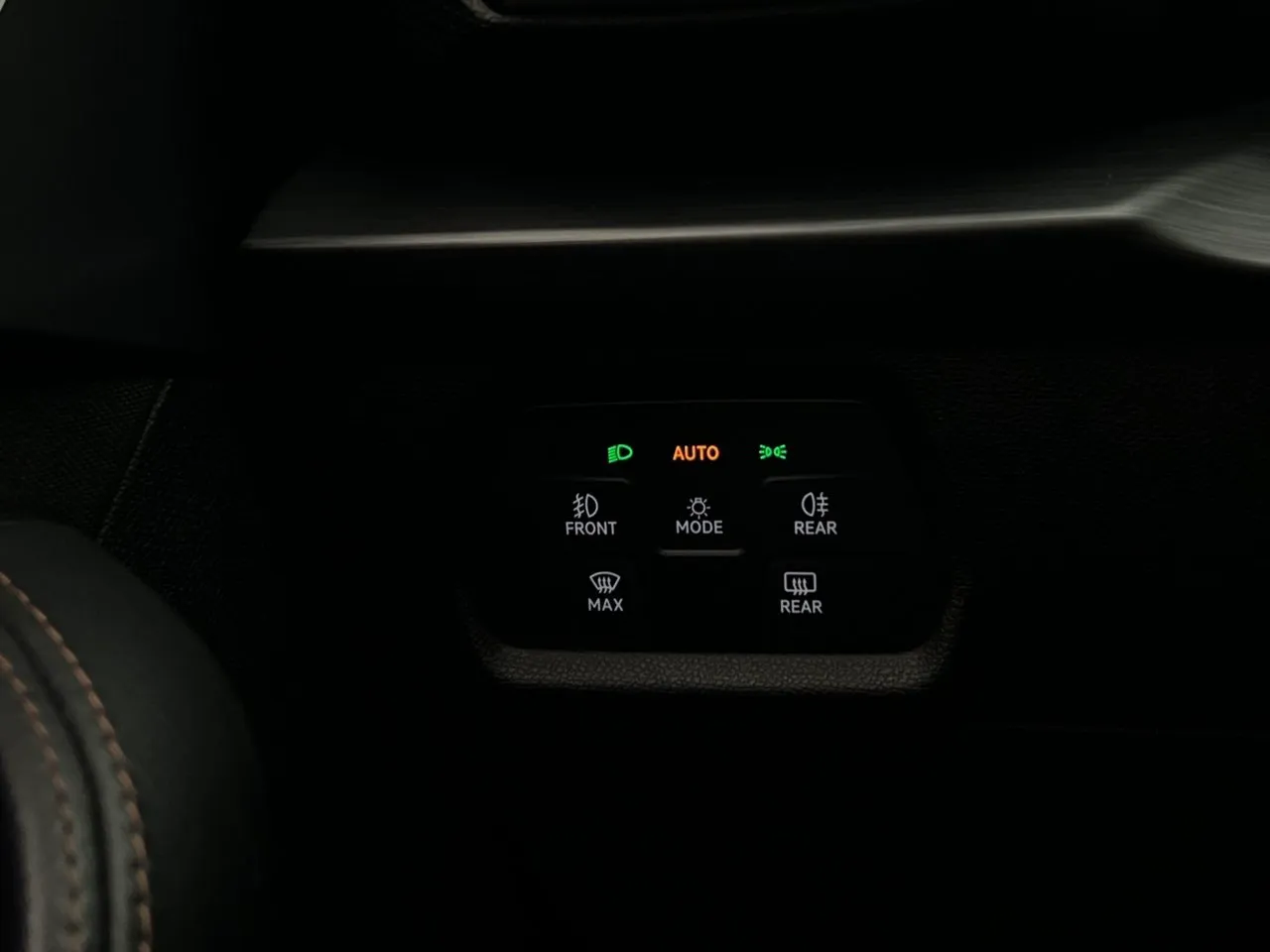 Vehicle image 26