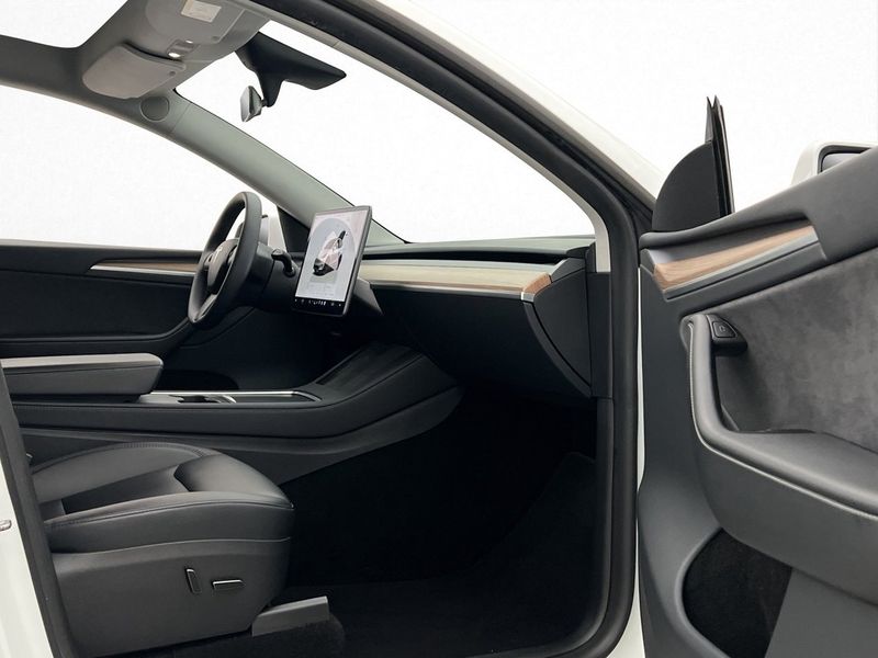 Tesla Model Y bild 17