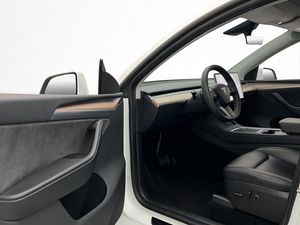 Tesla Model Y bild 12