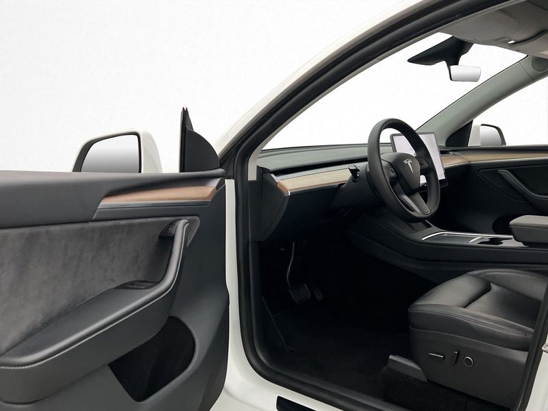 Tesla Model Y bild 12