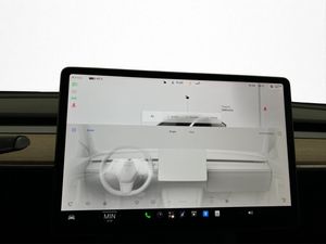 Tesla Model Y bild 24