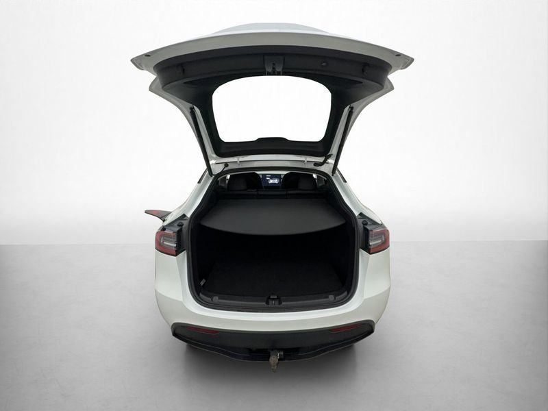 Tesla Model Y bild 9