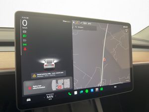 Tesla Model Y bild 17