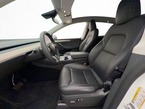 Tesla Model Y bild 14