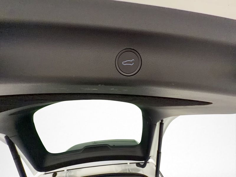 Tesla Model Y bild 27