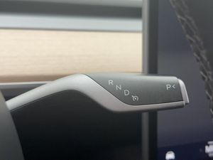 Tesla Model Y bild 28