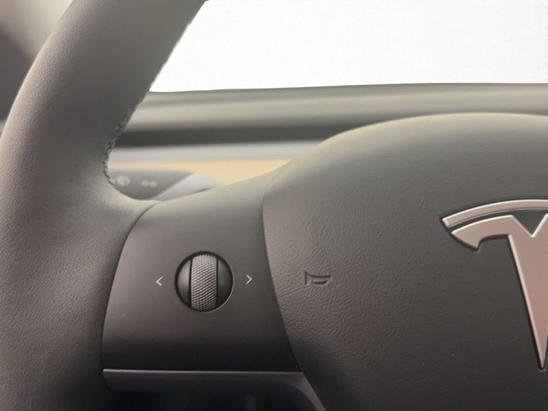 Tesla Model Y bild 20
