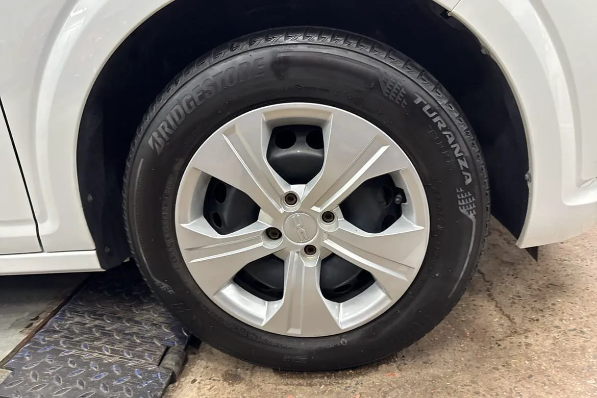 Vehicle image 11