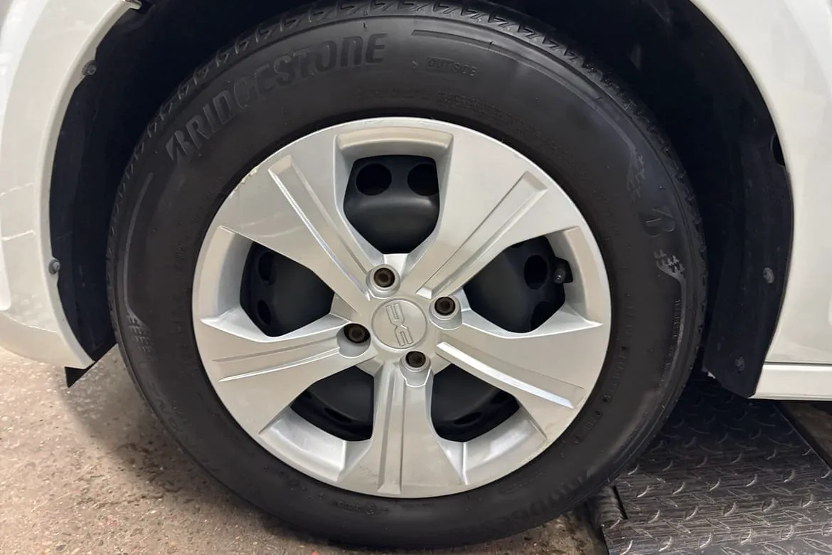 Vehicle image 8