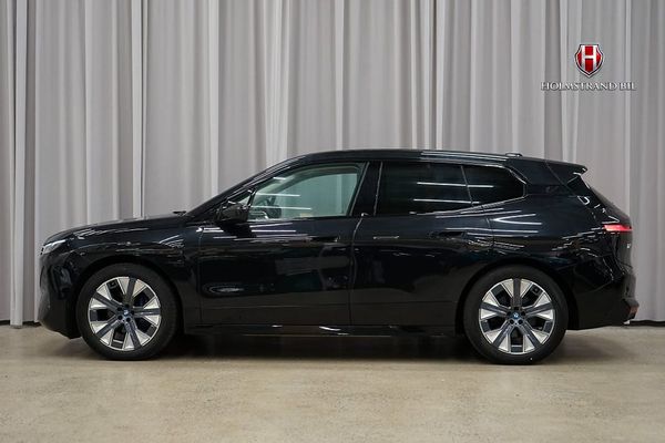 BMW iX xDrive50 524hk Sport Package Drag Drag H/K Comfort - 2023