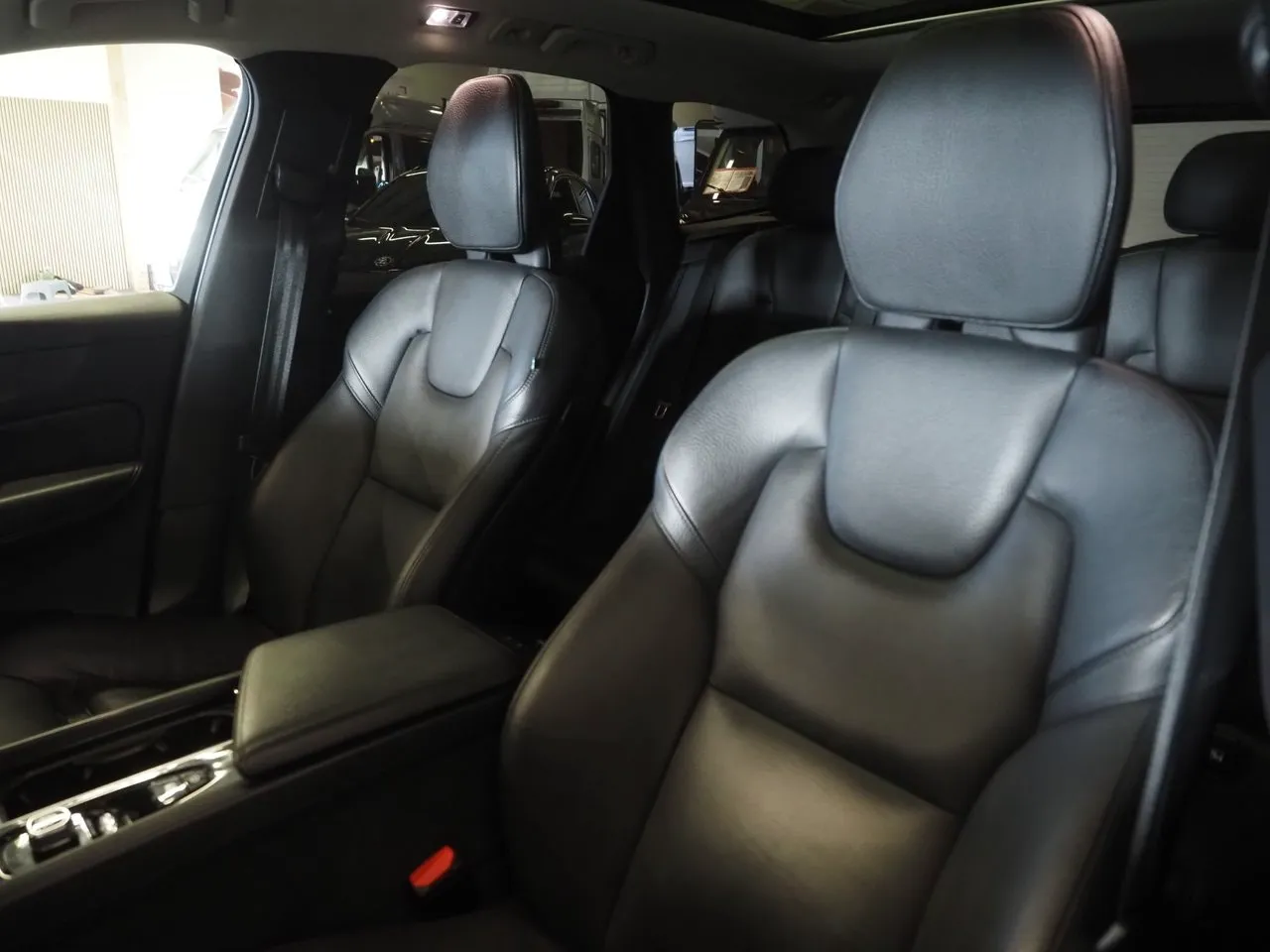 Vehicle image 14