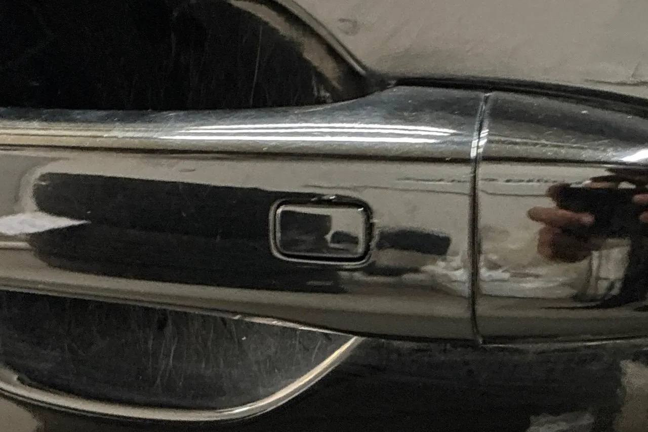 Vehicle image 24