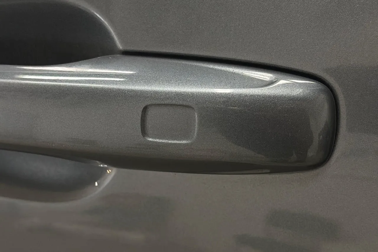 Vehicle image 27