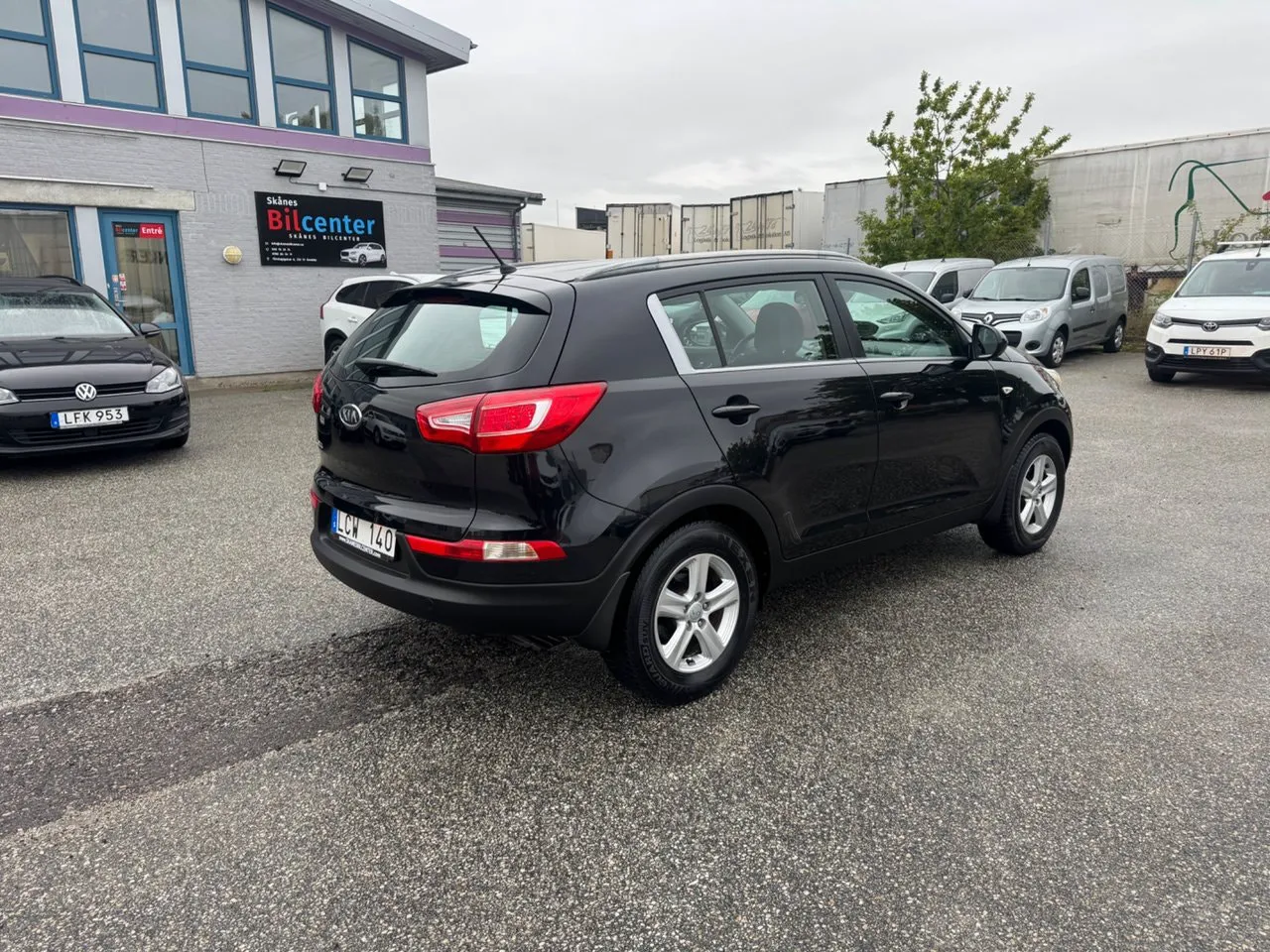 Vehicle image 6