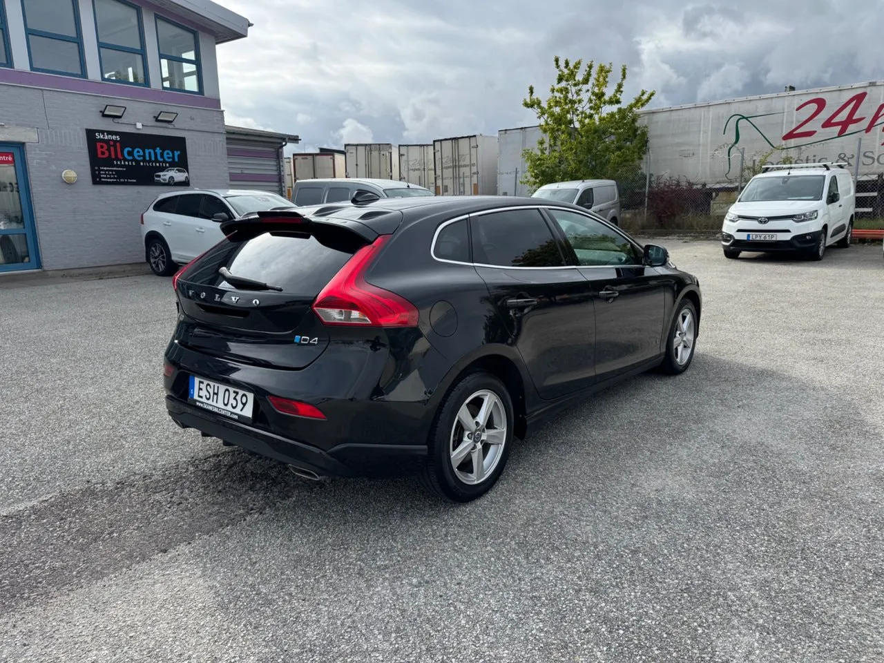Vehicle image 5