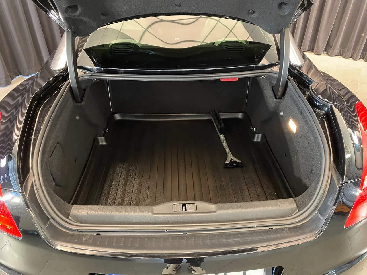 Vehicle image 32
