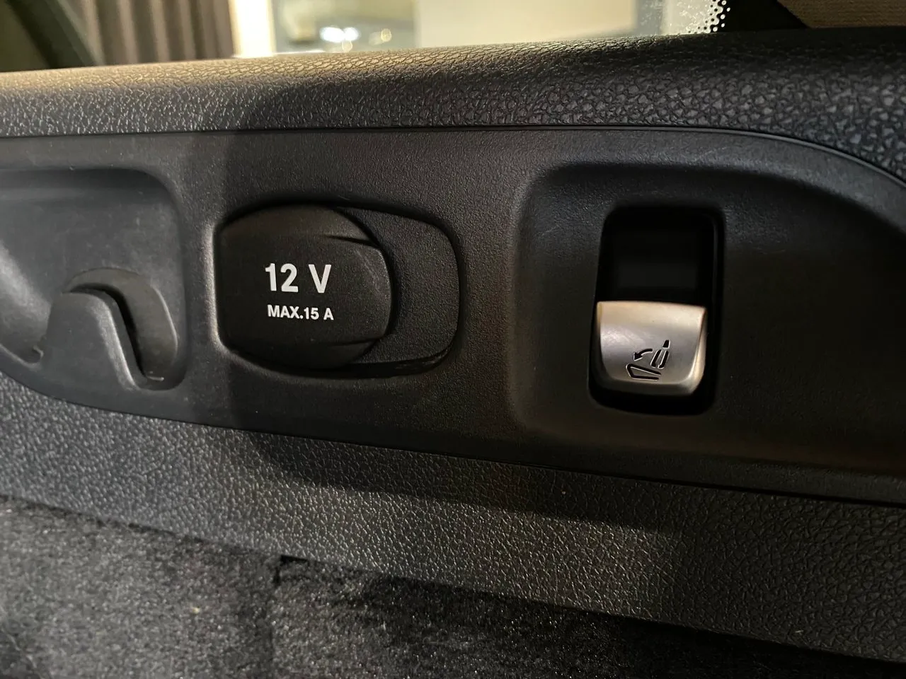 Vehicle image 32