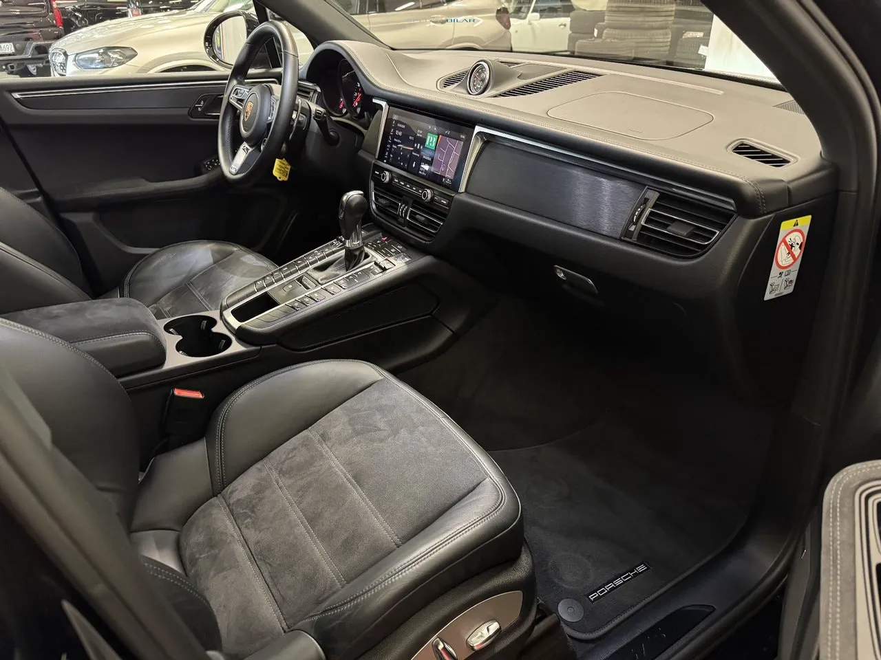 Vehicle image 18