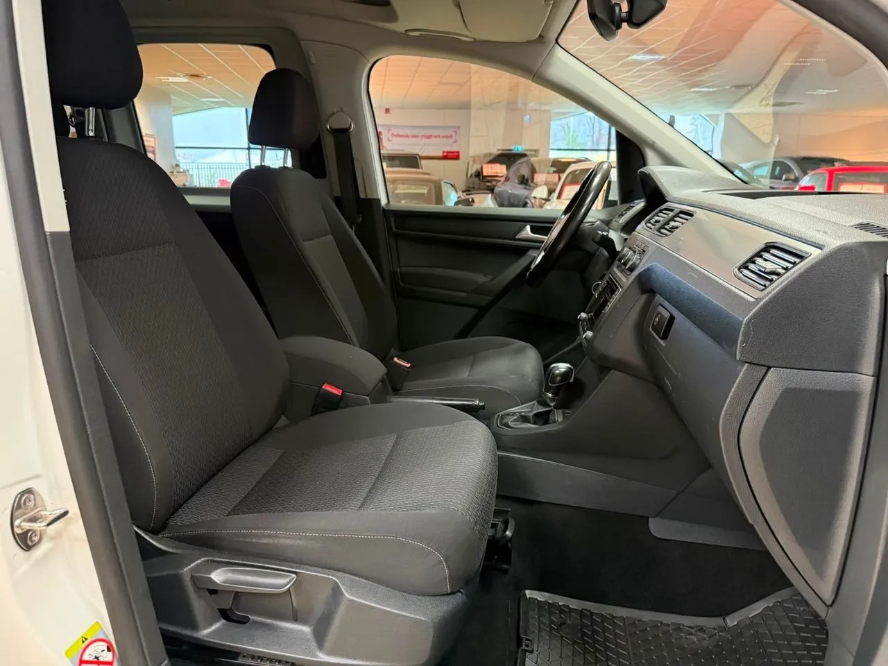 Vehicle image 18