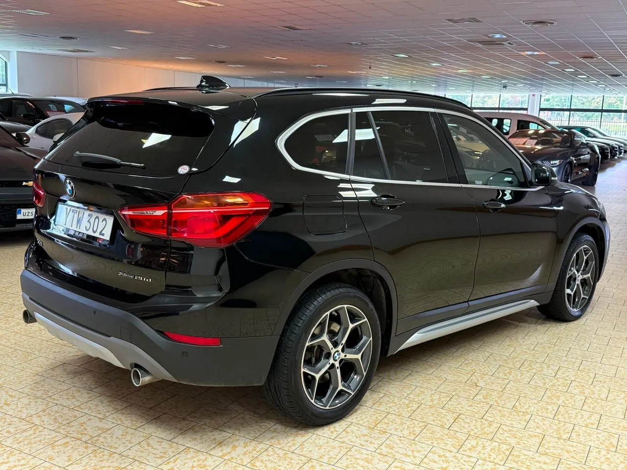 Vehicle image 6