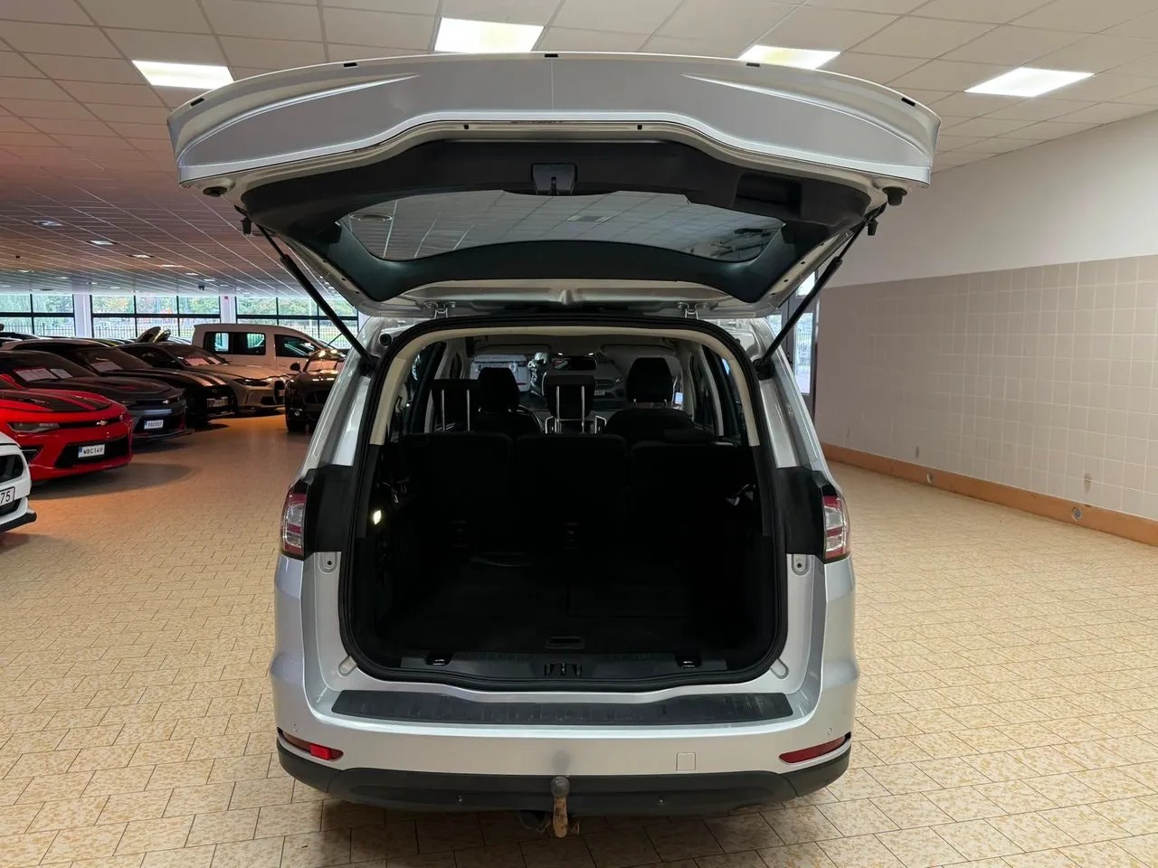 Vehicle image 10