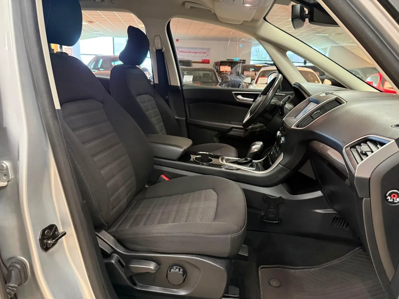 Vehicle image 17