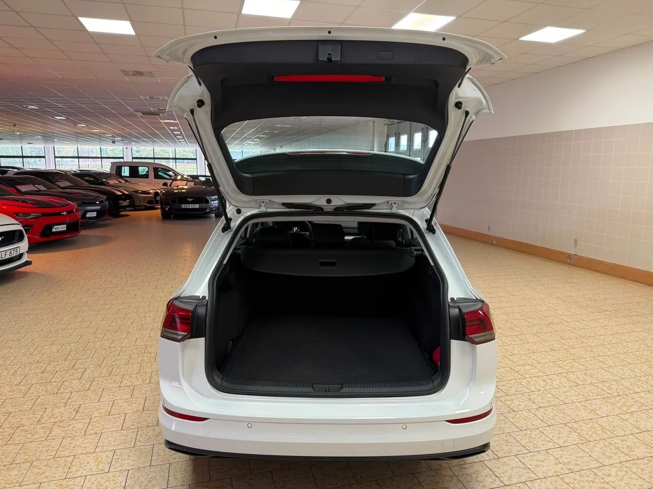 Vehicle image 10
