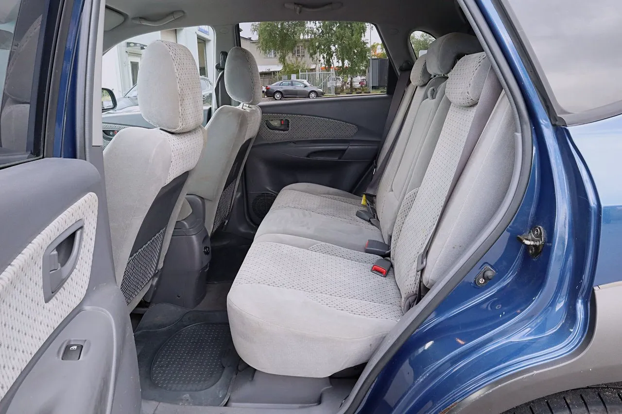 Vehicle image 16
