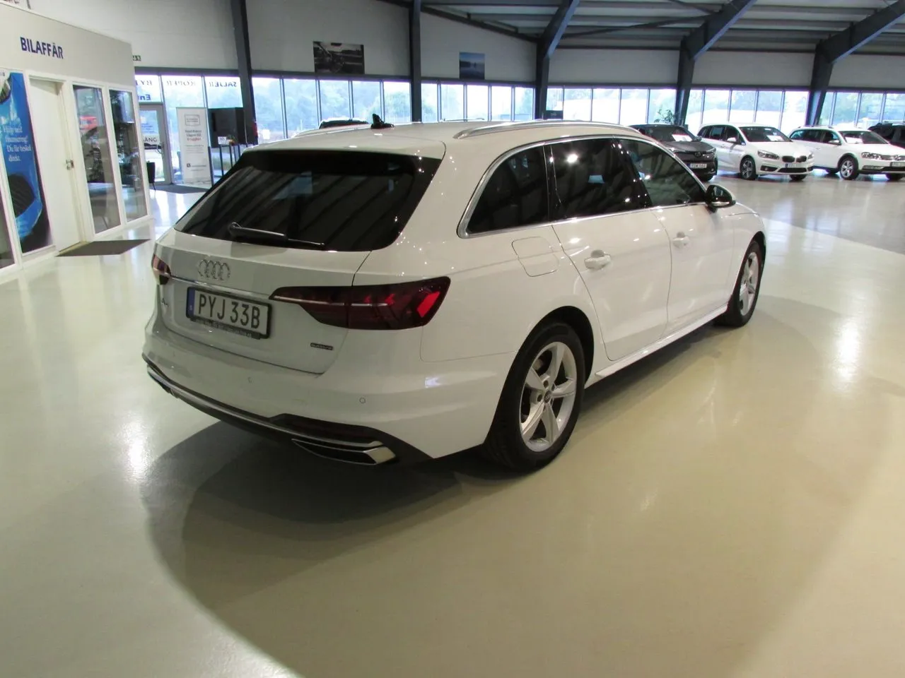 Vehicle image 4