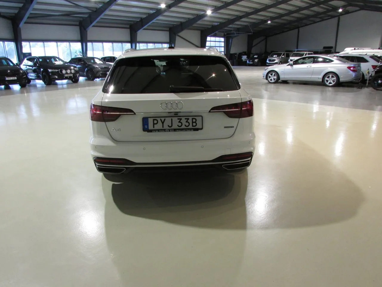 Vehicle image 5