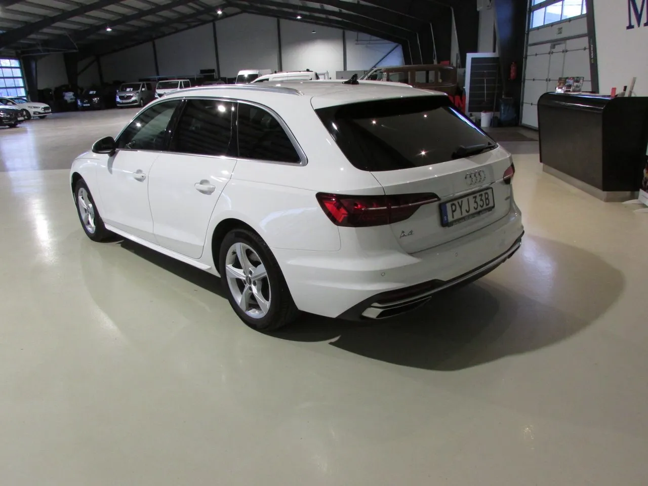 Vehicle image 6